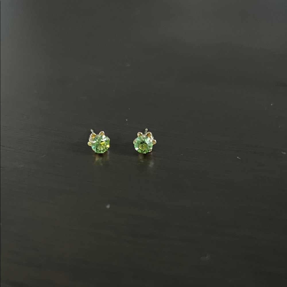 Peridot gold stud earrings